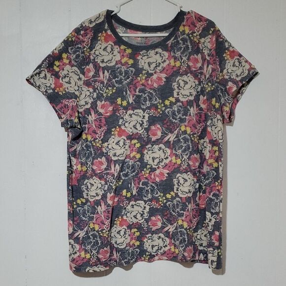 Torrid Womens Size 3 Pink and Cream Floral Short Sleeve Tee 🌎5/$10🌏 - Picture 1 of 4